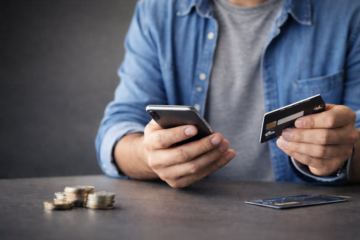 Equipo financiero en contexto bancario